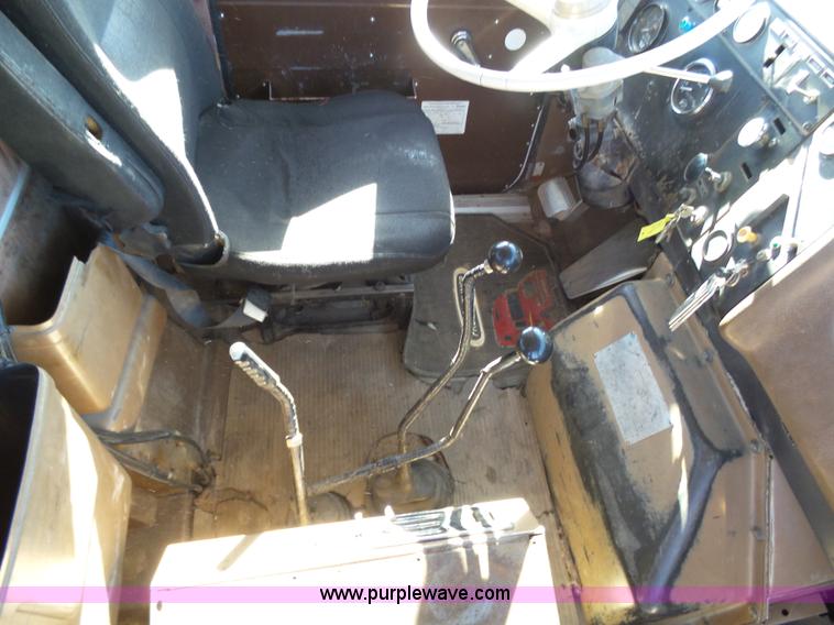 image for item K6974 1979 International 1840 winch truck