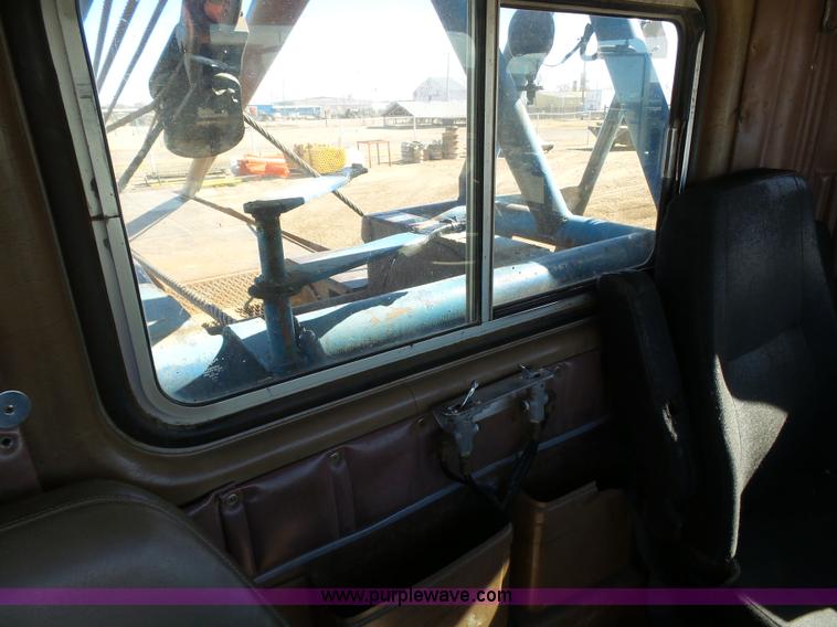 image for item K6974 1979 International 1840 winch truck