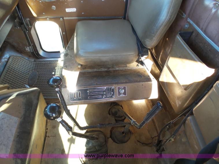 image for item K6974 1979 International 1840 winch truck