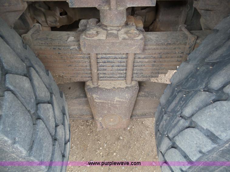 image for item K6974 1979 International 1840 winch truck