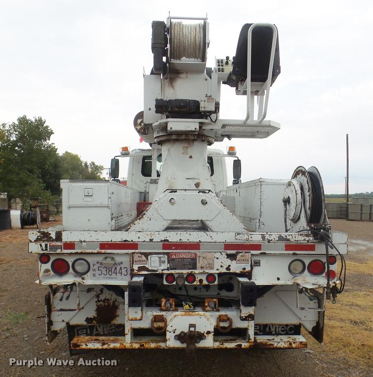 image for item L1707 2005 International 7300 digger derrick truck