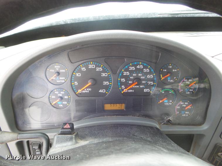 image for item L1707 2005 International 7300 digger derrick truck