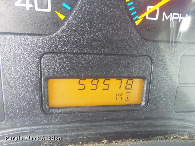 image for item L1707 2005 International 7300 digger derrick truck