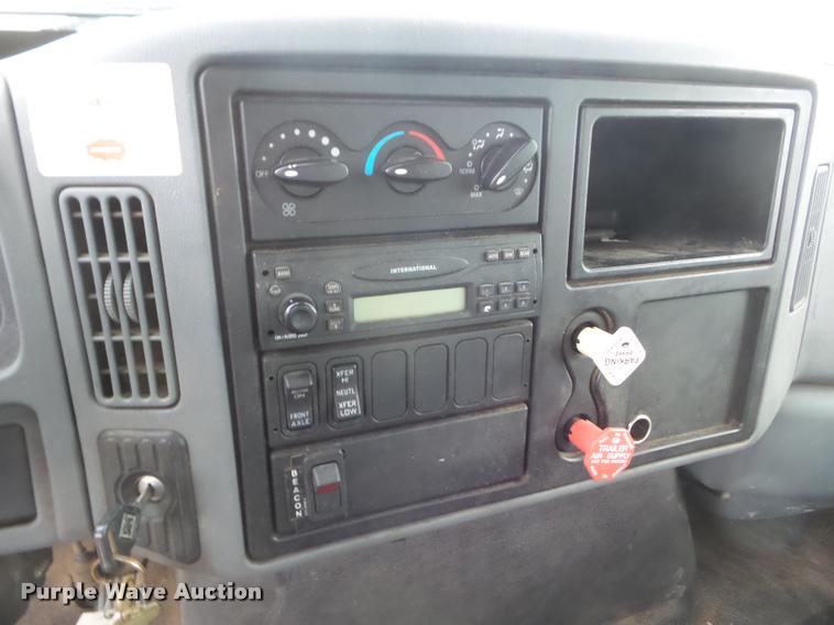 image for item L1707 2005 International 7300 digger derrick truck