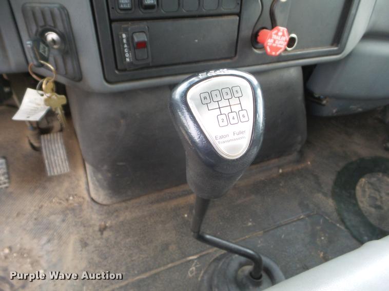 image for item L1707 2005 International 7300 digger derrick truck