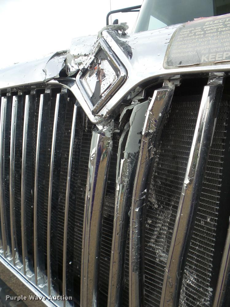 image for item L1707 2005 International 7300 digger derrick truck