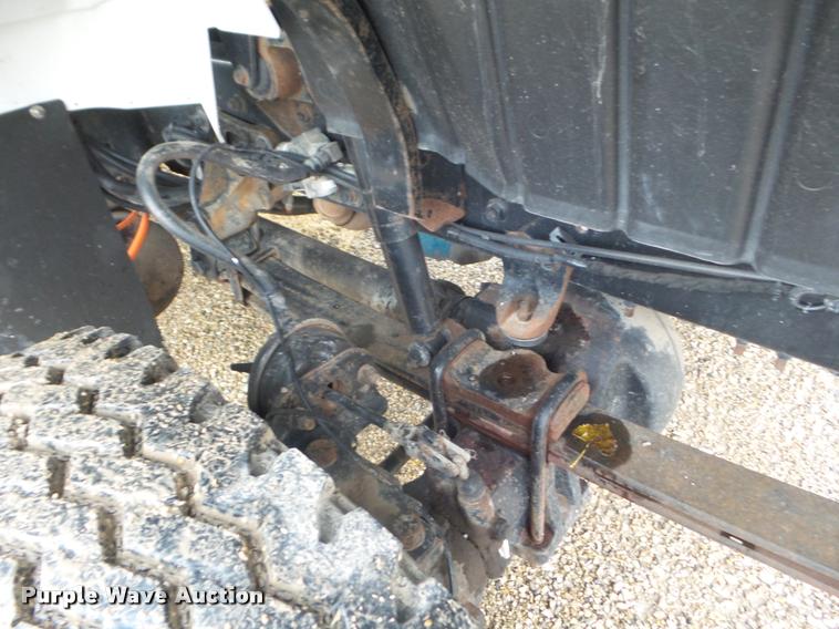 image for item L1707 2005 International 7300 digger derrick truck