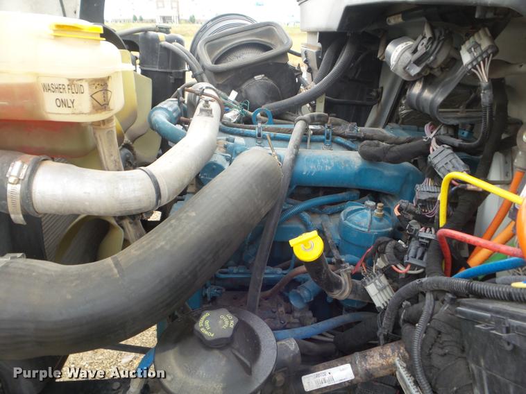 image for item L1707 2005 International 7300 digger derrick truck