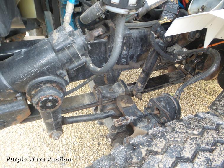 image for item L1707 2005 International 7300 digger derrick truck