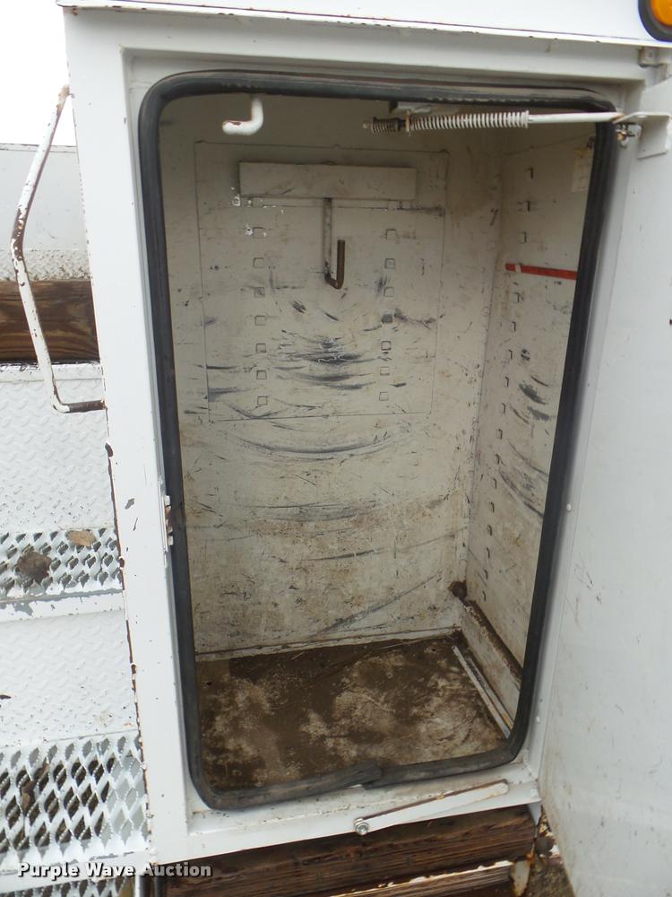 image for item L1707 2005 International 7300 digger derrick truck