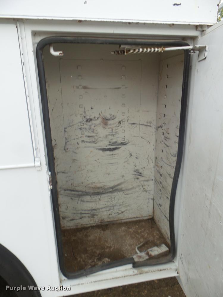 image for item L1707 2005 International 7300 digger derrick truck