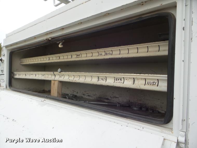 image for item L1707 2005 International 7300 digger derrick truck