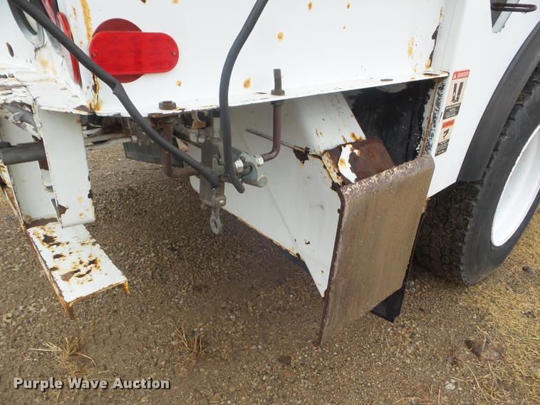 image for item L1707 2005 International 7300 digger derrick truck