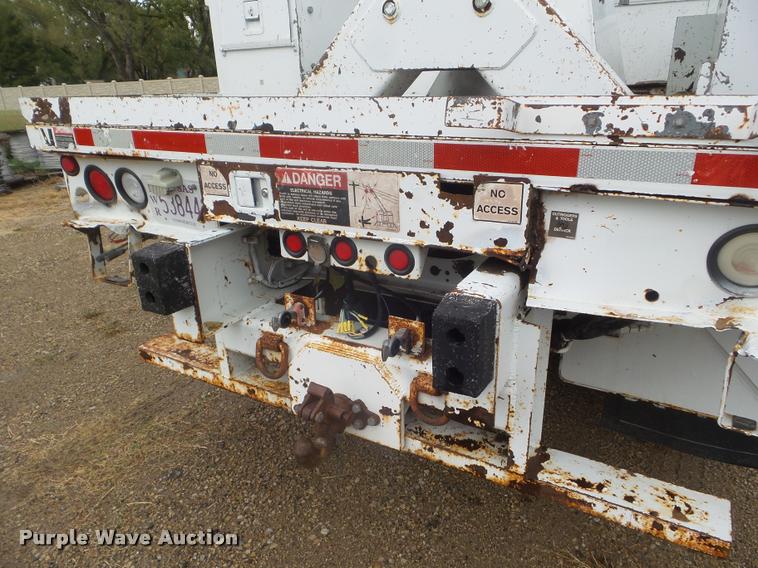 image for item L1707 2005 International 7300 digger derrick truck