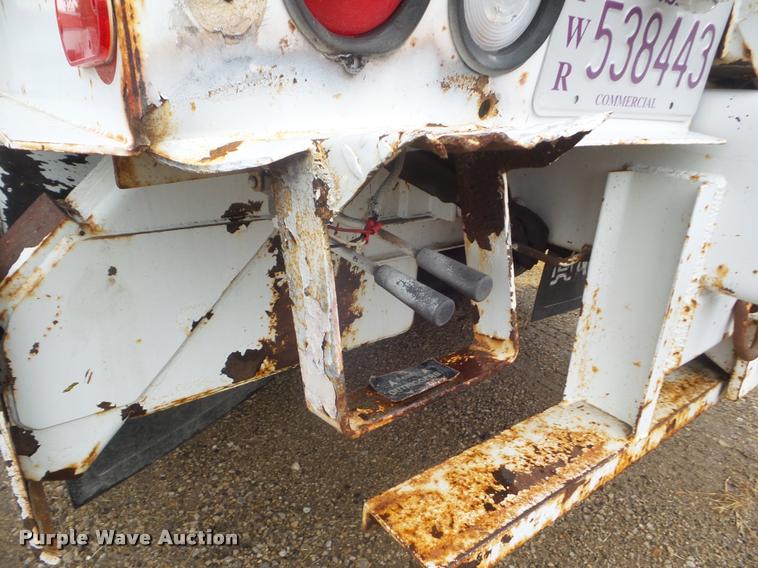 image for item L1707 2005 International 7300 digger derrick truck