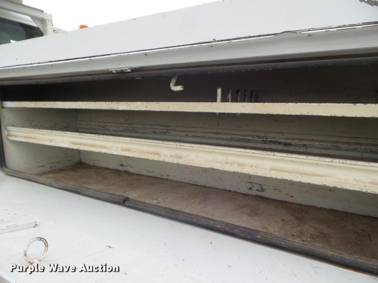 image for item L1707 2005 International 7300 digger derrick truck