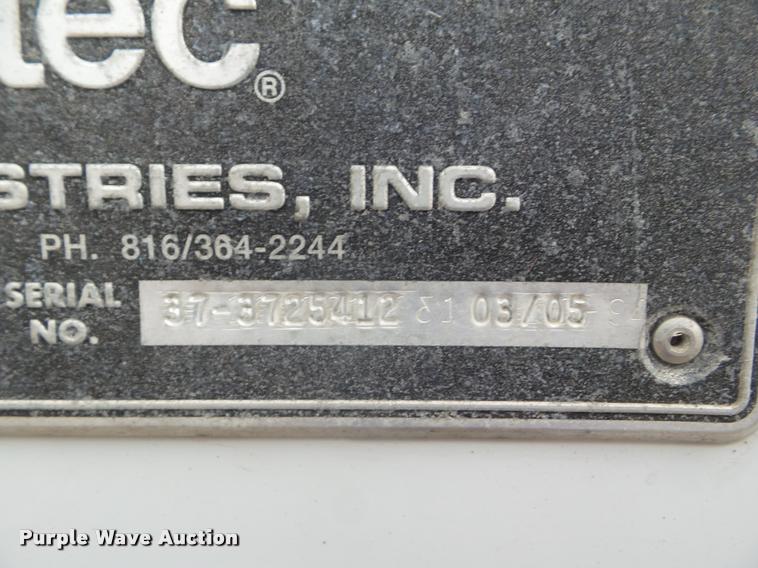 image for item L1707 2005 International 7300 digger derrick truck