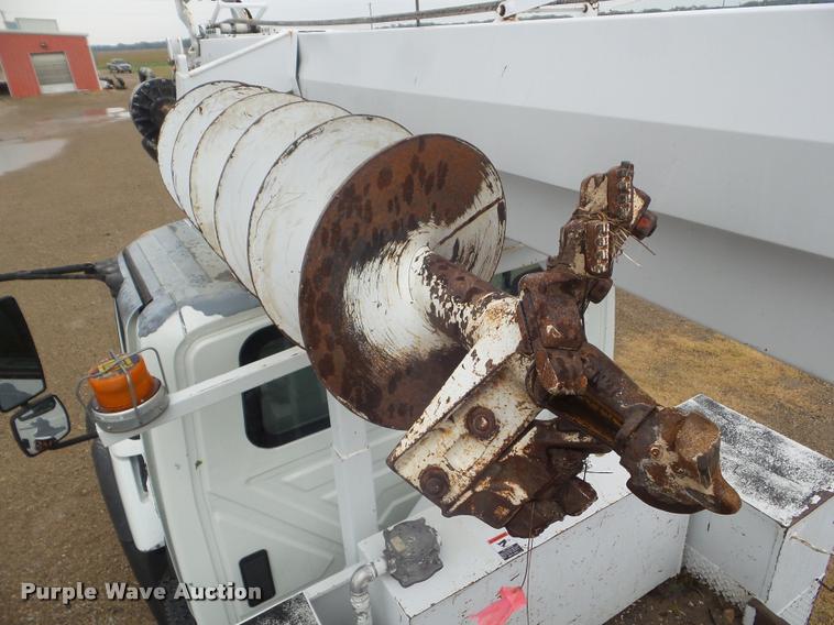 image for item L1707 2005 International 7300 digger derrick truck