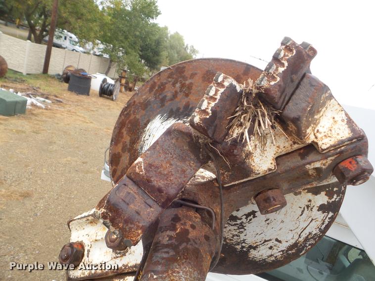 image for item L1707 2005 International 7300 digger derrick truck