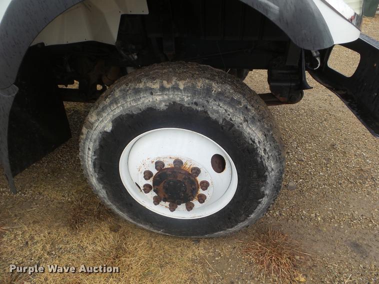 image for item L1707 2005 International 7300 digger derrick truck