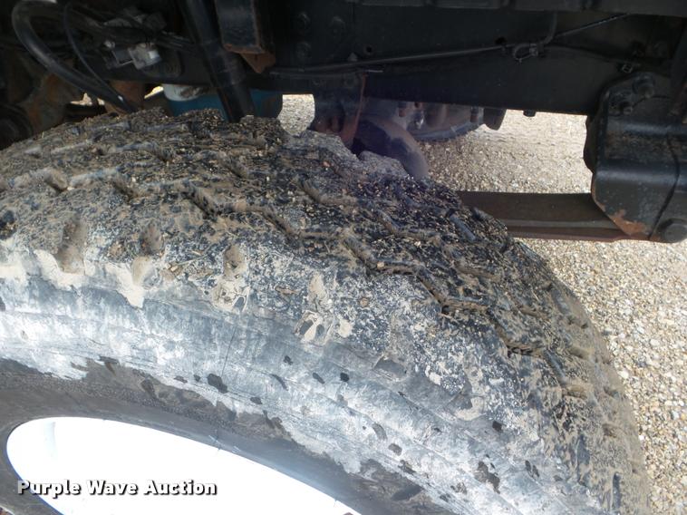 image for item L1707 2005 International 7300 digger derrick truck