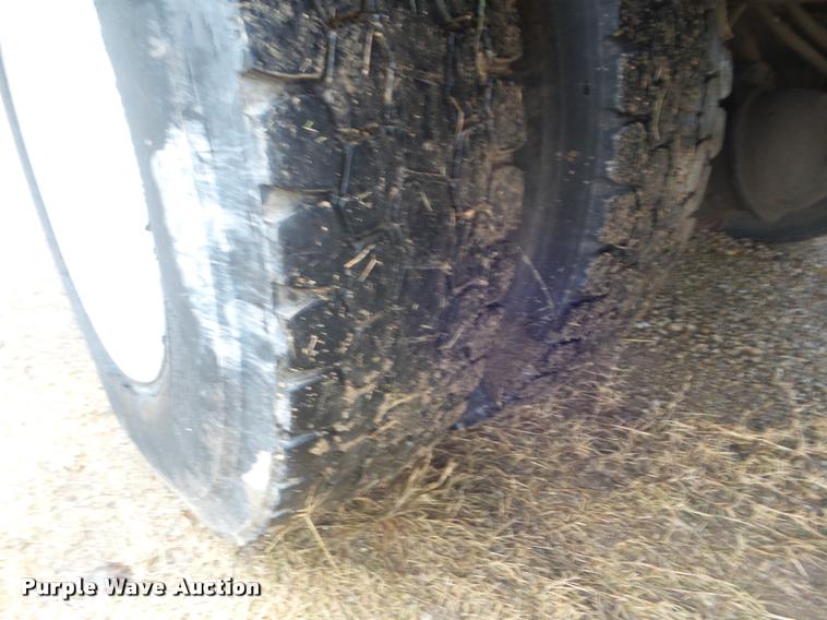 image for item L1707 2005 International 7300 digger derrick truck