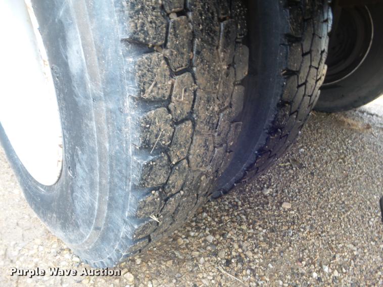 image for item L1707 2005 International 7300 digger derrick truck