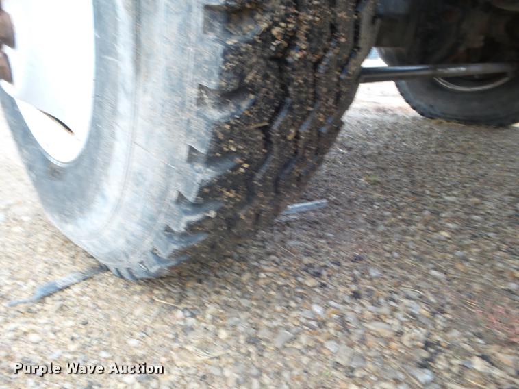 image for item L1707 2005 International 7300 digger derrick truck