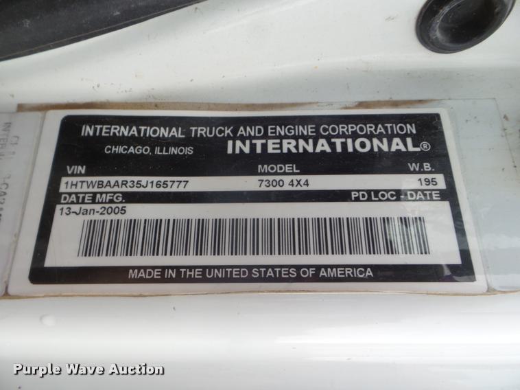 image for item L1707 2005 International 7300 digger derrick truck