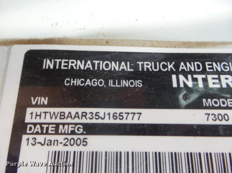 image for item L1707 2005 International 7300 digger derrick truck