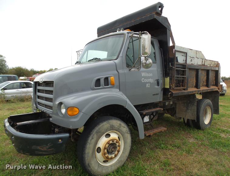 image for item L3280 2000 Sterling L7500 dump truck