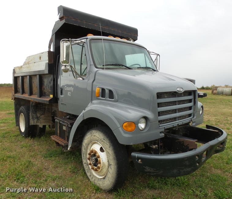 image for item L3280 2000 Sterling L7500 dump truck