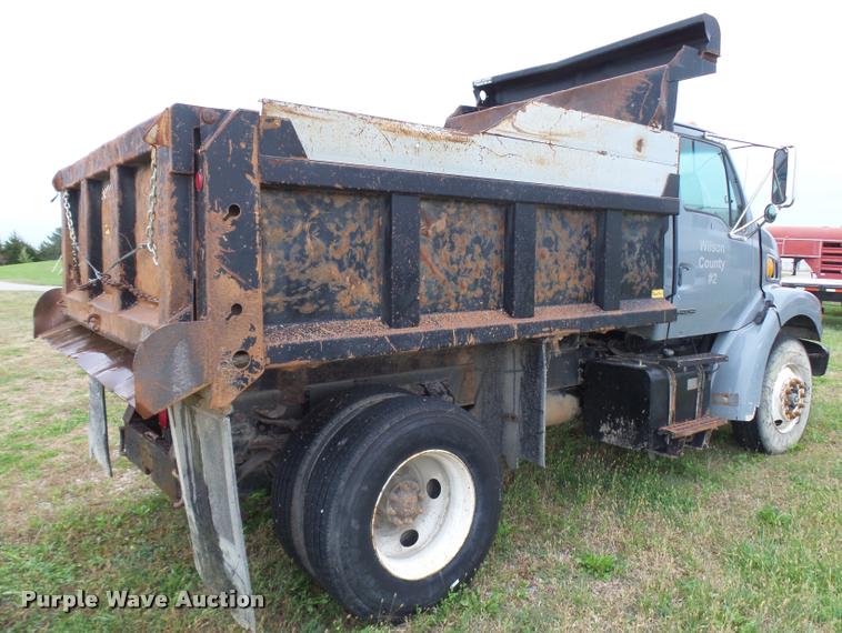 image for item L3280 2000 Sterling L7500 dump truck