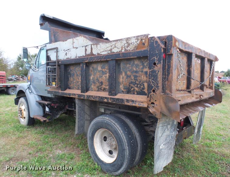 image for item L3280 2000 Sterling L7500 dump truck