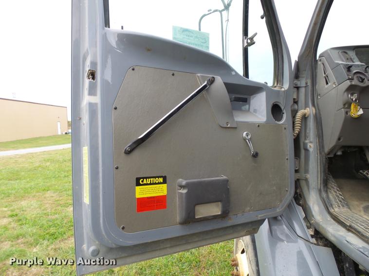 image for item L3280 2000 Sterling L7500 dump truck