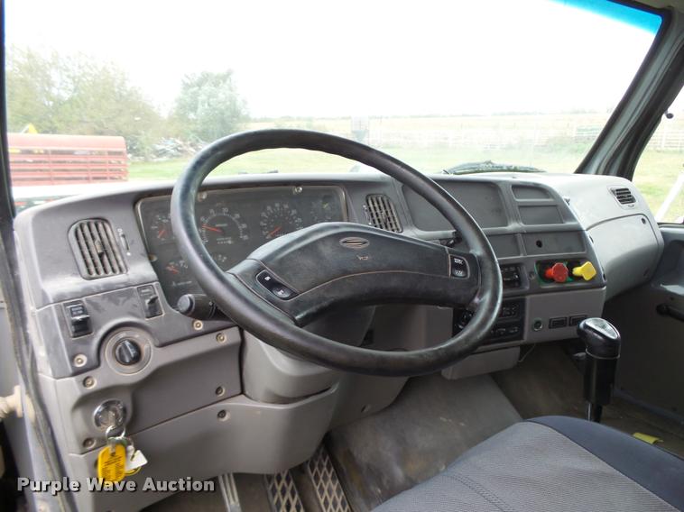 image for item L3280 2000 Sterling L7500 dump truck