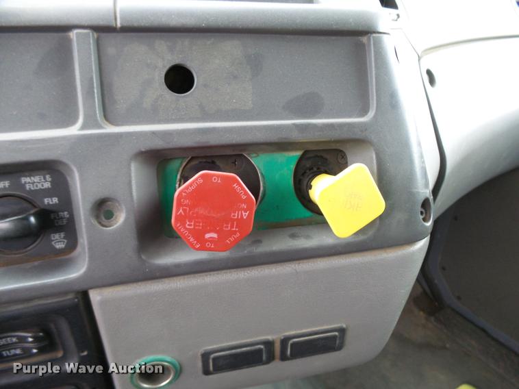 image for item L3280 2000 Sterling L7500 dump truck