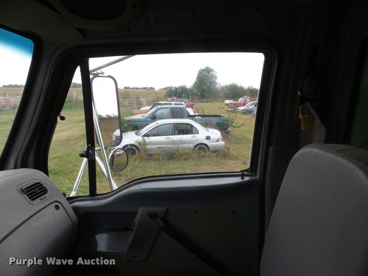 image for item L3280 2000 Sterling L7500 dump truck