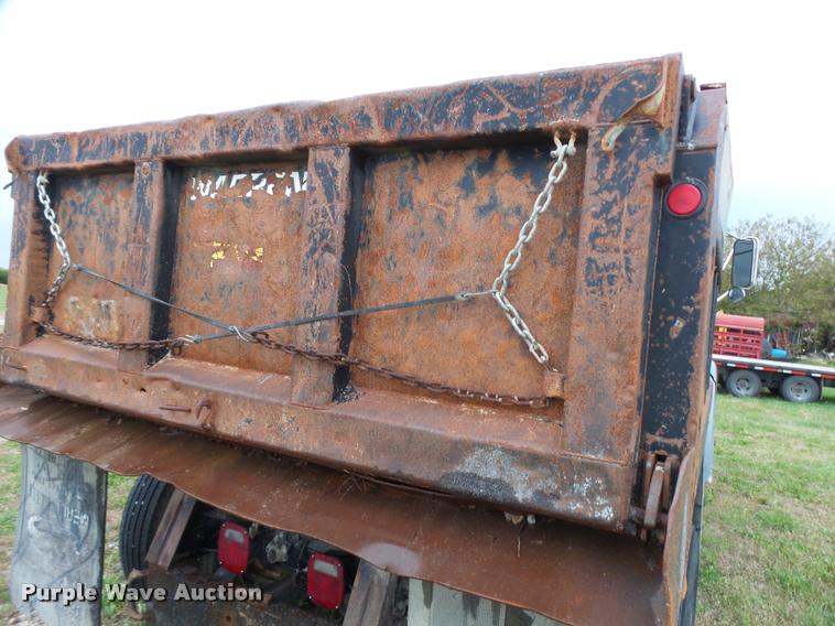 image for item L3280 2000 Sterling L7500 dump truck