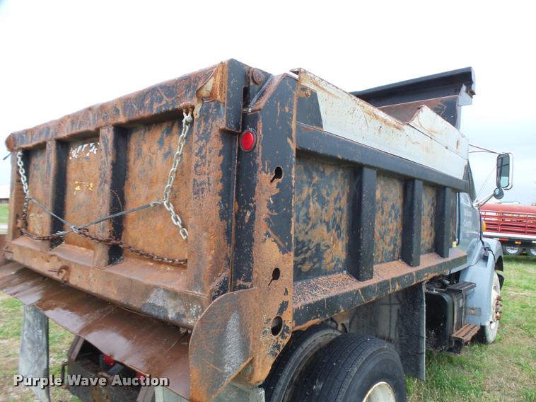 image for item L3280 2000 Sterling L7500 dump truck