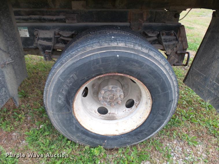 image for item L3280 2000 Sterling L7500 dump truck