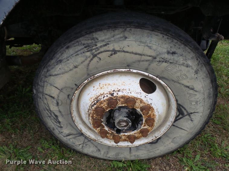 image for item L3280 2000 Sterling L7500 dump truck