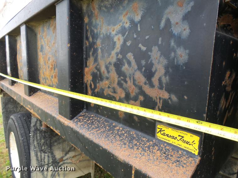 image for item L3280 2000 Sterling L7500 dump truck