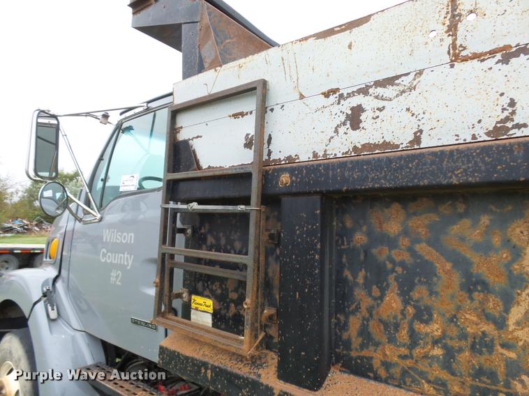 image for item L3280 2000 Sterling L7500 dump truck