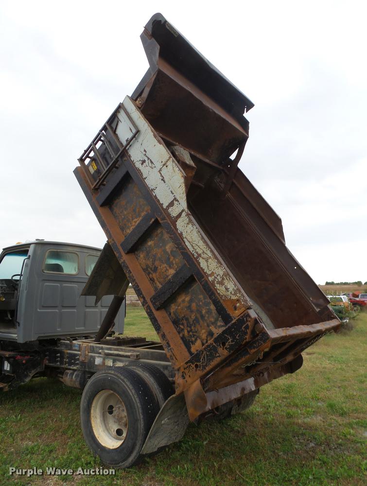 image for item L3280 2000 Sterling L7500 dump truck