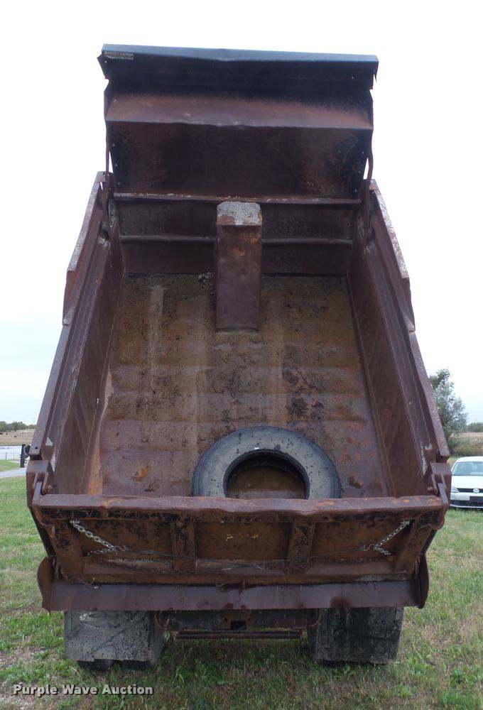 image for item L3280 2000 Sterling L7500 dump truck