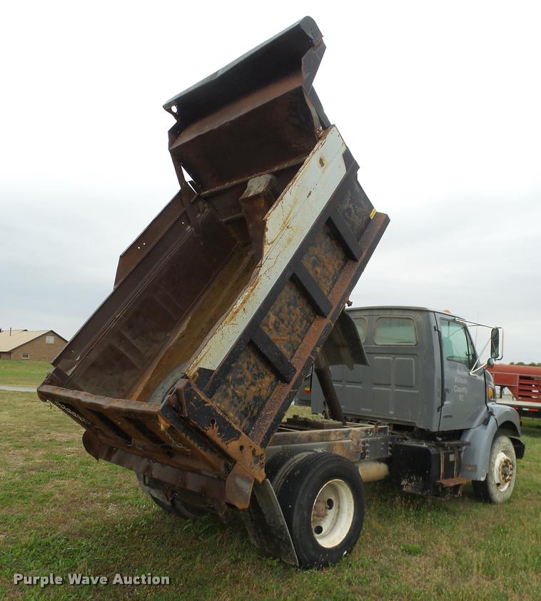 image for item L3280 2000 Sterling L7500 dump truck