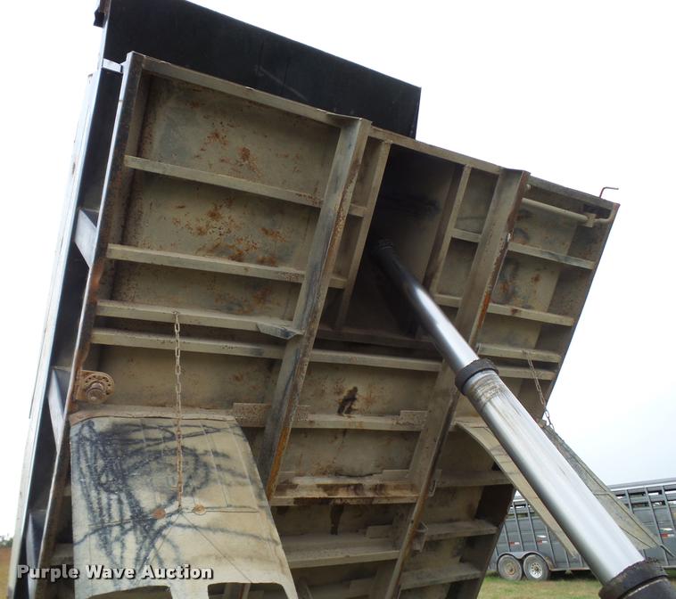 image for item L3280 2000 Sterling L7500 dump truck