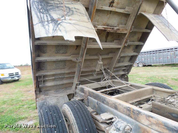 image for item L3280 2000 Sterling L7500 dump truck