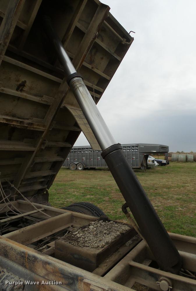 image for item L3280 2000 Sterling L7500 dump truck